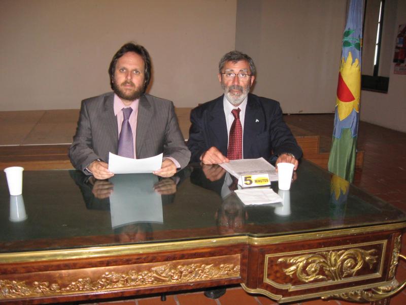 Lic. Alberto Fernández, José C. Paz; Prof. Ariel Bernasconi de El Talar, Tigre. Complejo Museológico de Lujan. Año 2010.